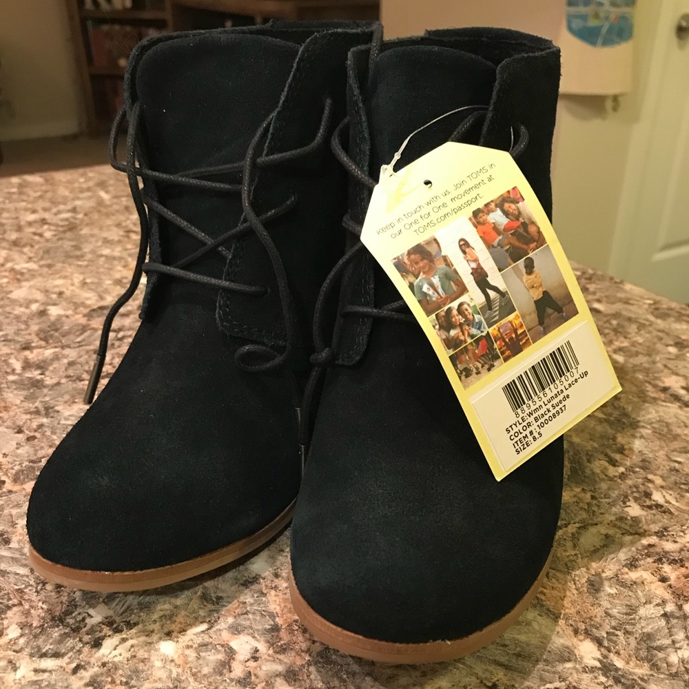 Brand new, suede Lunata Lace up Bootie!